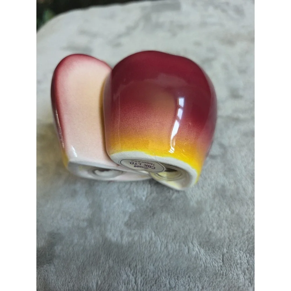 APPLE SHAPED CERAMIC SALT & PEPPER SHAKERS VINTAGE UNUSED